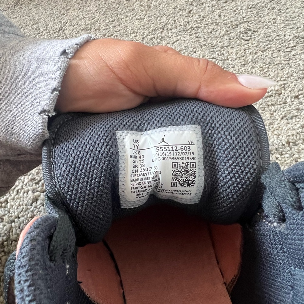 Jordan 1’s - Picture 2 of 5